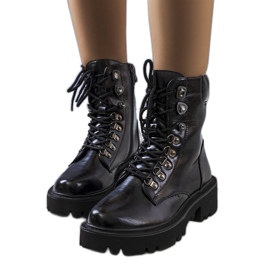 PA1 Bottes noires sur une semelle de tracteur Delle le noir