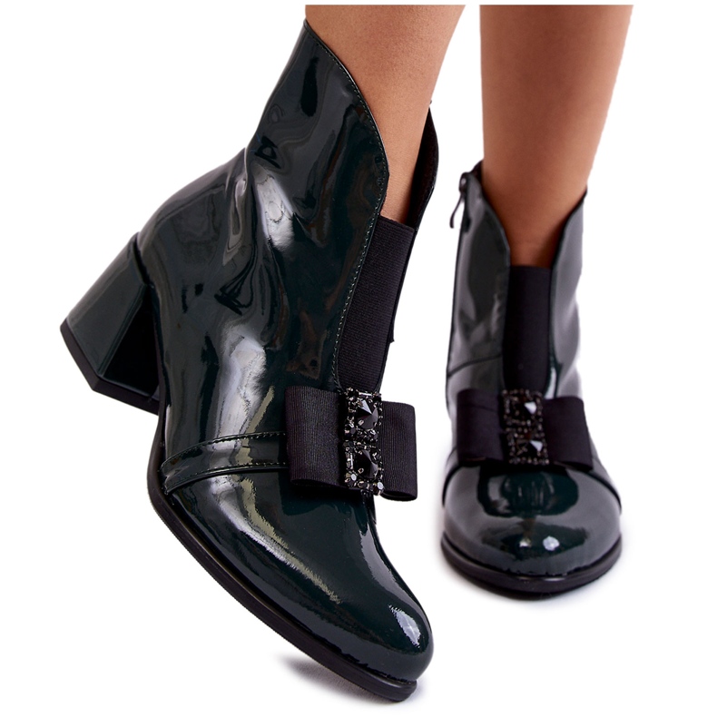 PA2 Bottines Laquées Sur Talons Hauts Avec Un Nœud Hallie Vert Décoratif