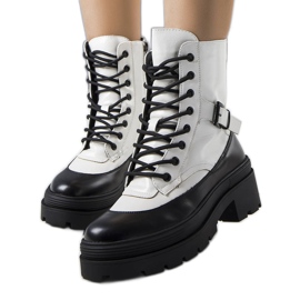 Les trappeurs blancs de Norra blanche Les trappeurs blancs de Norra blanche