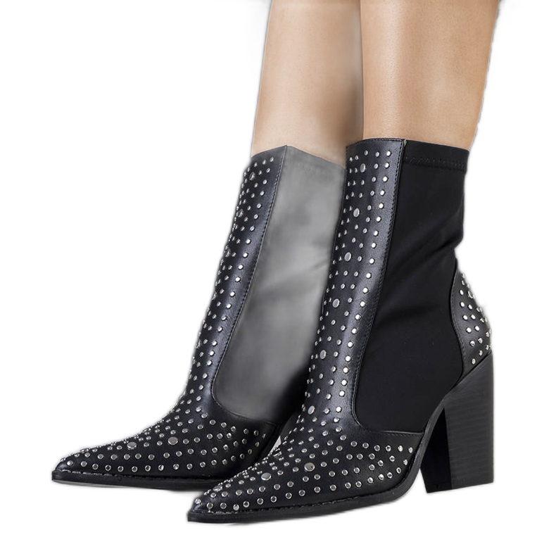 PA1 Bottines noires ornées de clous Orazi le noir