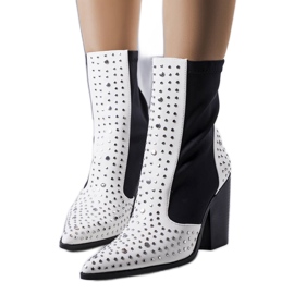 Bottines blanches décorées de clous Orazi