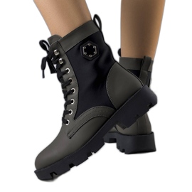 BM Bottes isolées vertes d'Orozo noir