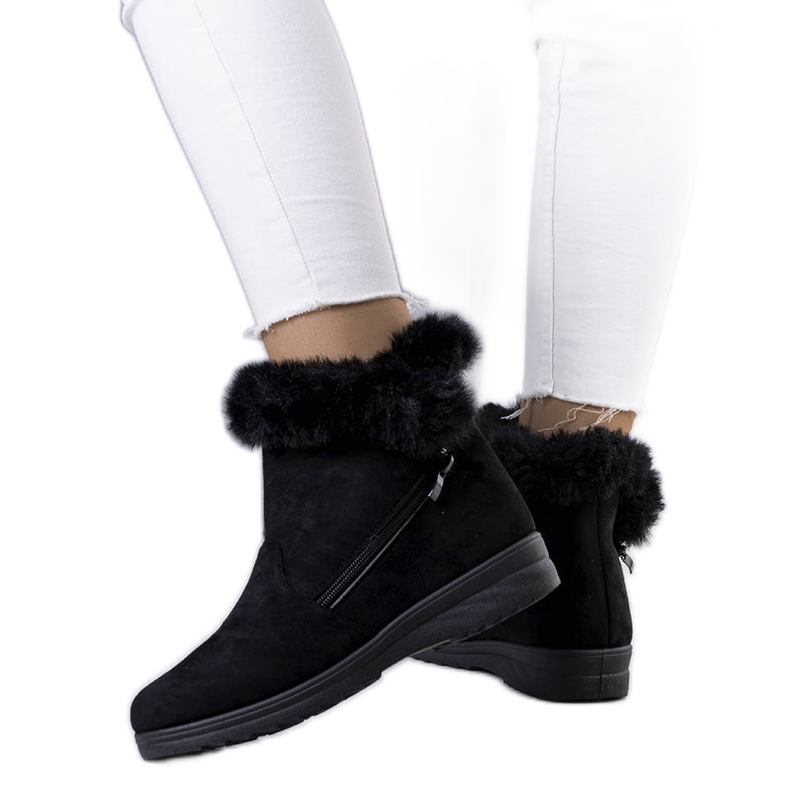 Bottes de neige noires isolées avec fourrure Crina le noir