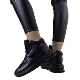 BM Baskets isolées noires de Malvern le noir