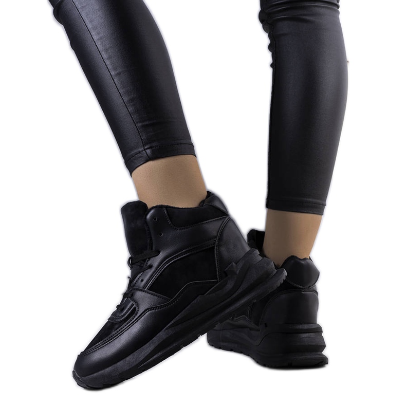 BM Baskets isolées noires de Malvern le noir