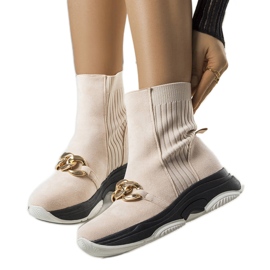 Bottes isolées beiges avec chaîne Ulster