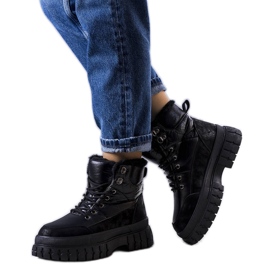 Bottes de neige isolées noires d'Ozero