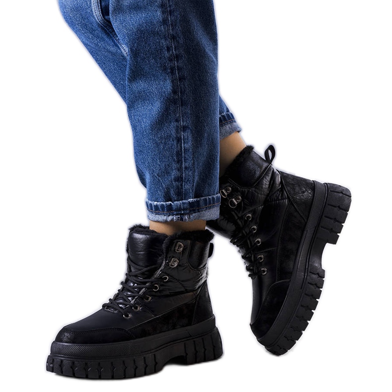 Bottes de neige isolées noires d'Ozero le noir