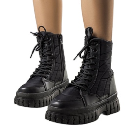 Bottes de neige isolées noires d'Arinna le noir Bottes de neige isolées noires d'Arinna le noir