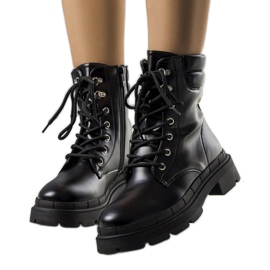 Bottes isolées noires d'Anfisa