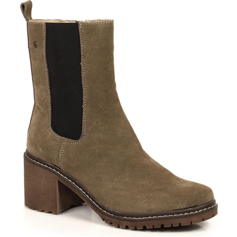 Bottes en daim en cuir sur le poteau isolées Filippo W PAW392B beige
