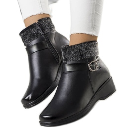 PA1 Bottes noires isolées sur le coin Bryson