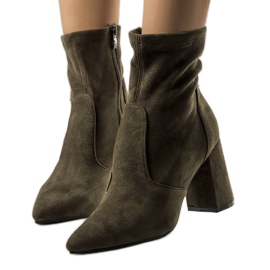 Bottines vertes sur le poteau de Kensley