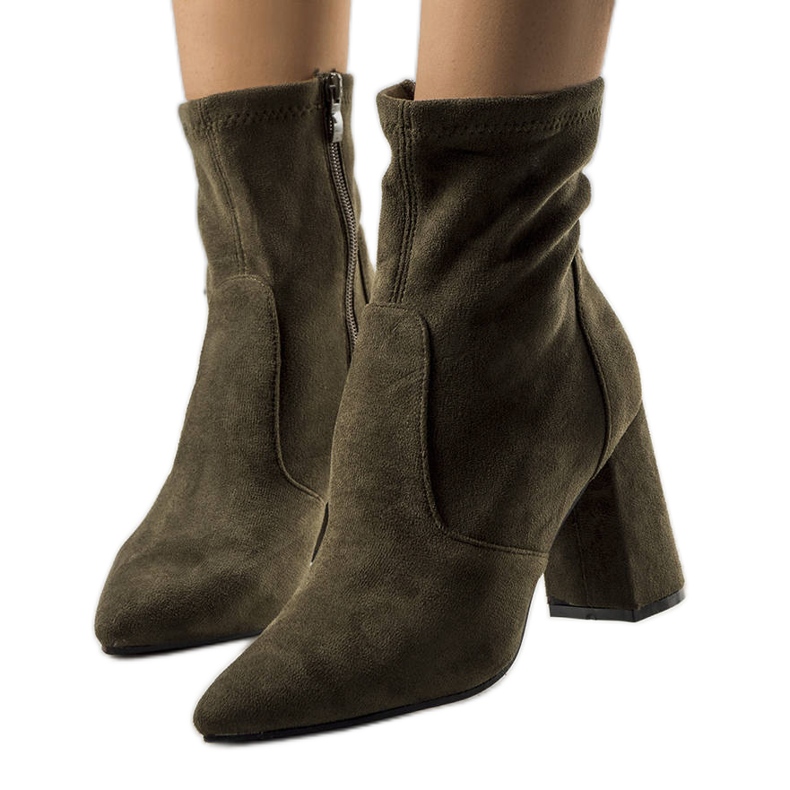 Bottines vertes sur le poteau de Kensley