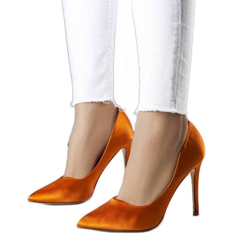 Escarpins en satin orange de Lochlan