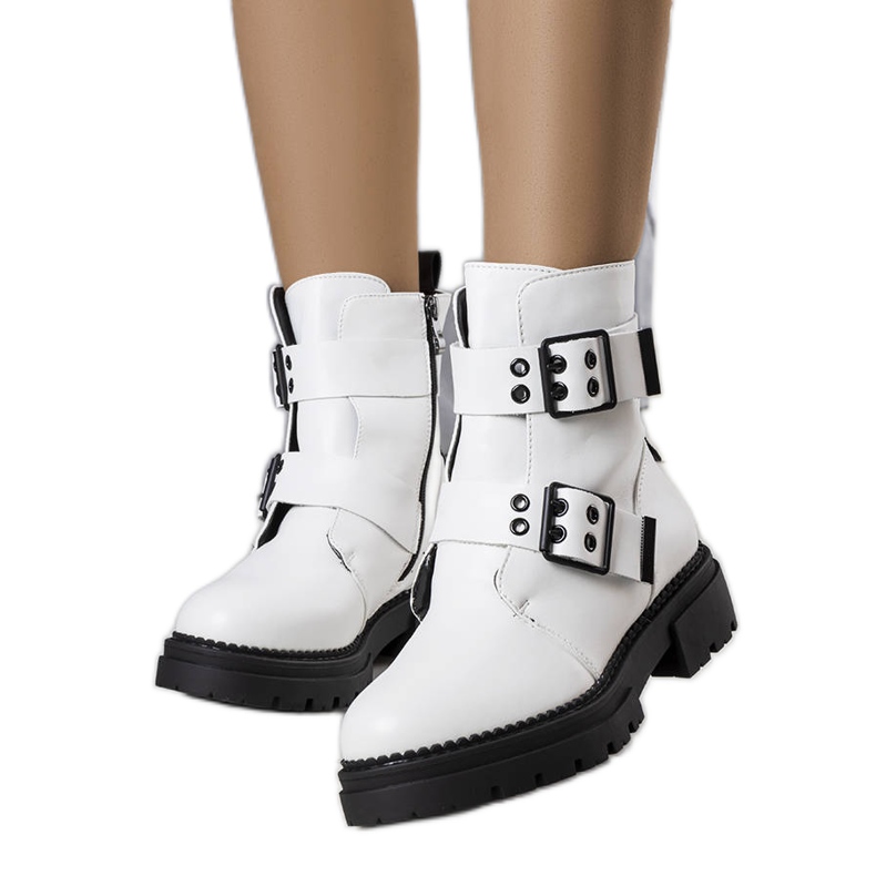 Bottes isolées blanches Cantin