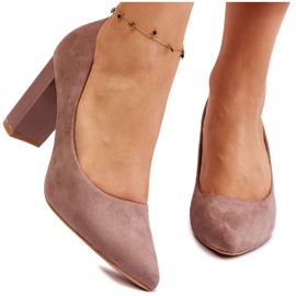 Escarpins en daim sur des talons Estellia beiges à la mode