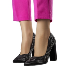 Escarpins noirs Torins sur le bloc