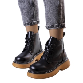 Bottes isolées noires Lutero le noir