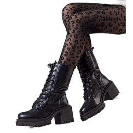 Bottes à talons hauts isolées noires de Verno le noir