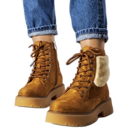 Bottes isolées marron avec fourrure de Bernar brun Bottes isolées marron avec fourrure de Bernar brun