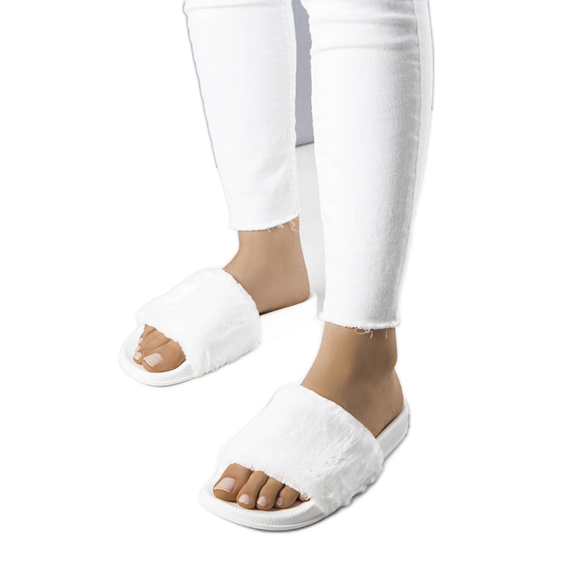 PA1 Claquettes blanches avec fourrure Ivoire