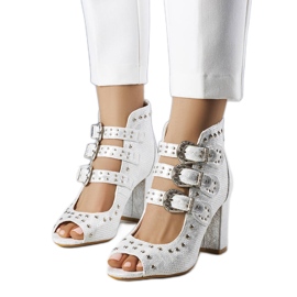 Bottes de paillettes en argent avec des goujons