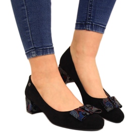 Escarpins noirs sur nœud décoratif de Sergio Leone