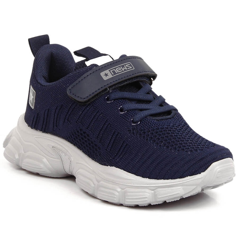 News Chaussures de sport pour enfants sur la plate-forme bleu marine