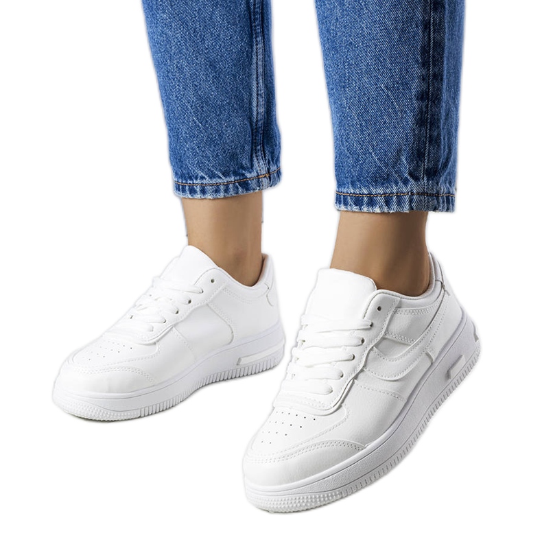 BM Baskets blanches sur semelle épaisse de Kim