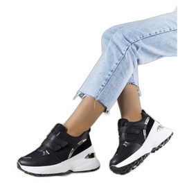 Baskets noires sur une semelle Elsie massive