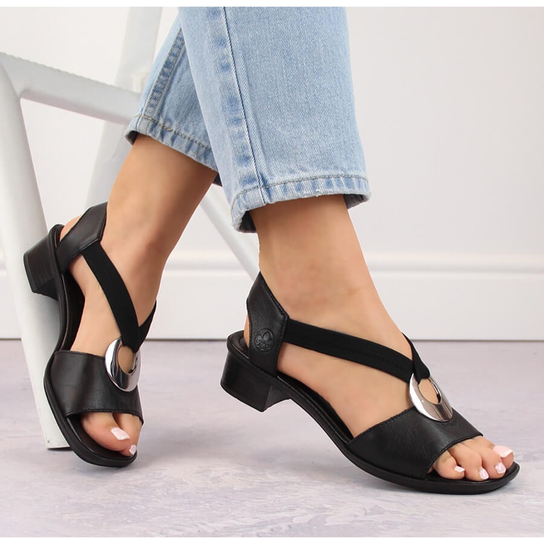 Sandales en cuir pour femmes avec élastiques noir Rieker 62662-01 le noir Sandales en cuir pour femmes avec élastiques noir Rieker 62662-01 le noir