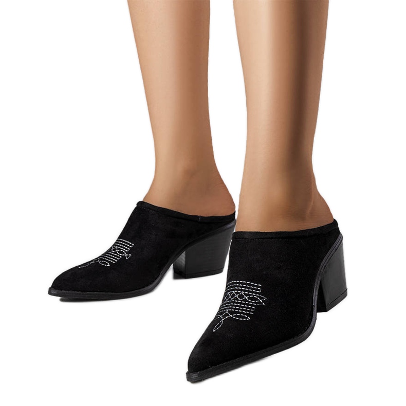Claquettes noires à devant intégré de Linda le noir