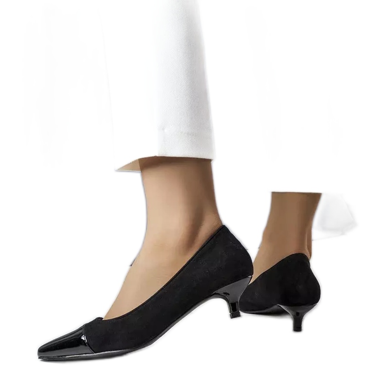 BM Escarpins noirs à bout canard verni le noir