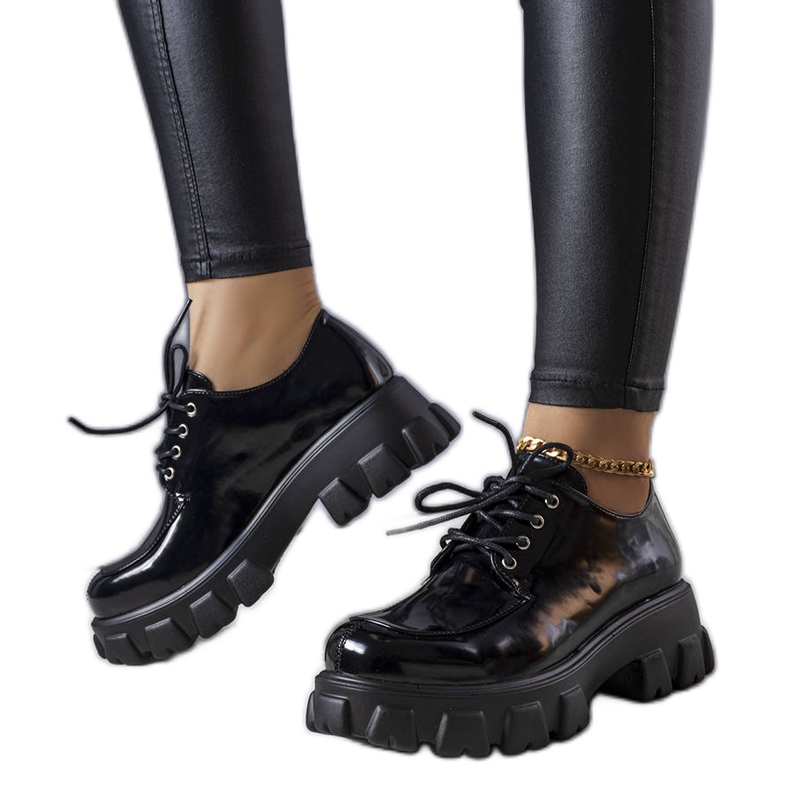 Chaussures laquées noires de Lynn le noir