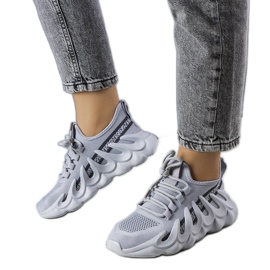 Baskets grises avec une semelle Beth tendance