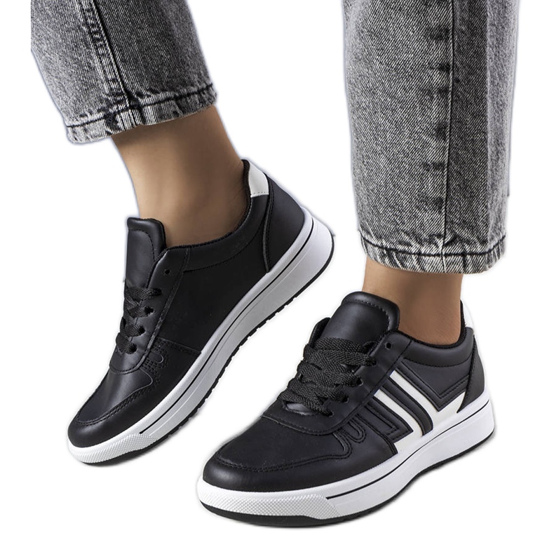 BM Baskets noires avec empiècements blancs Olympia le noir