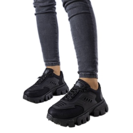 BM Baskets noires sur semelle massive Inez le noir
