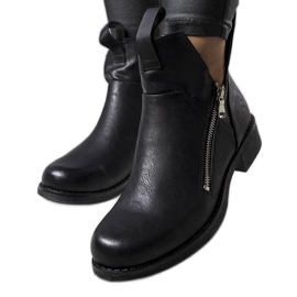 BM Bottines noires ajourées Pat
