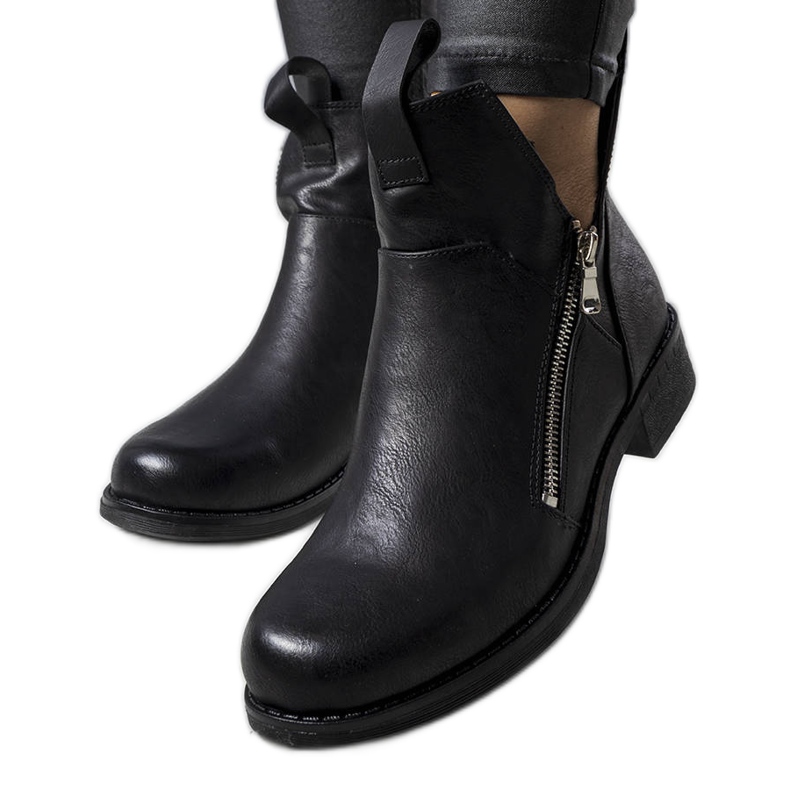 BM Bottines noires ajourées Pat le noir