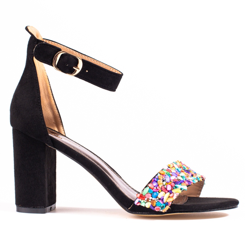 Sandales noires élégantes avec des perles de Shelovet le noir