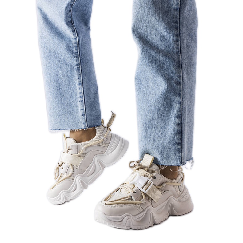 Baskets spectaculaires beiges de Desforges Baskets spectaculaires beiges de Desforges