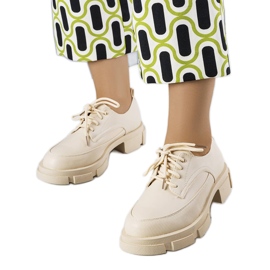 Chaussures beiges à semelle massive de Kay