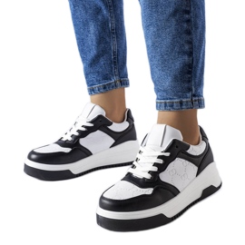 Baskets noires ornées du gaufrage Paré