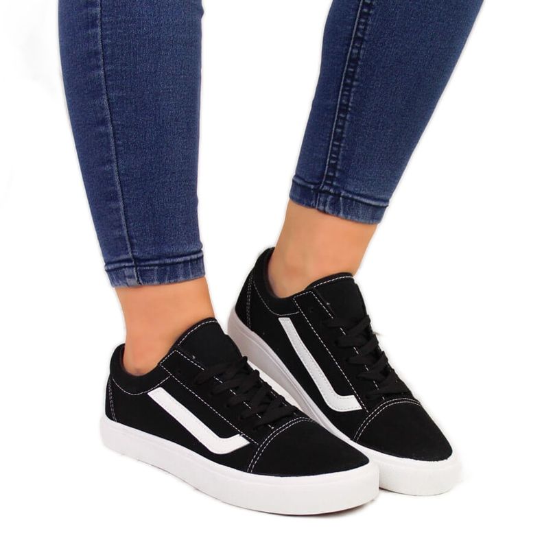 Baskets basses en textile noir et blanc Atletico WY18081
