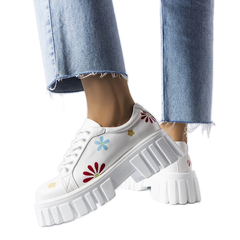 Richelieus blancs ornés de fleurs Gémeaux blanche Richelieus blancs ornés de fleurs Gémeaux blanche