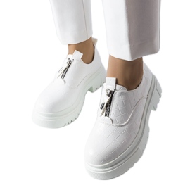 Richelieus blancs ornés du gaufrage Travers blanche Richelieus blancs ornés du gaufrage Travers blanche