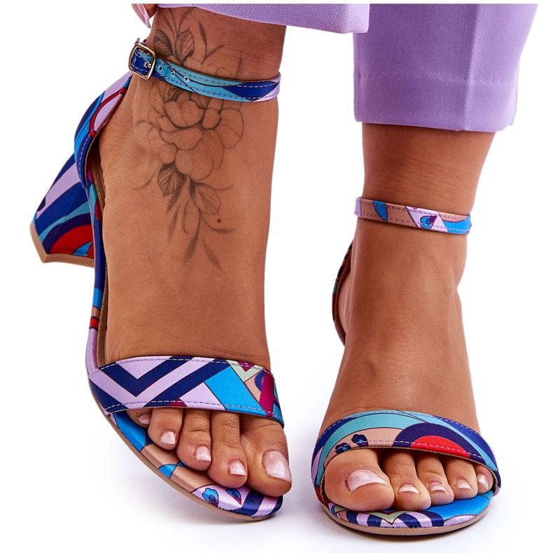 FB1 Sandales en satin à talons bas à motifs violets et bleu Quincy