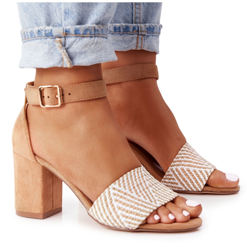 EVE Sandales lune de miel marron clair avec tressé sur une barre beige