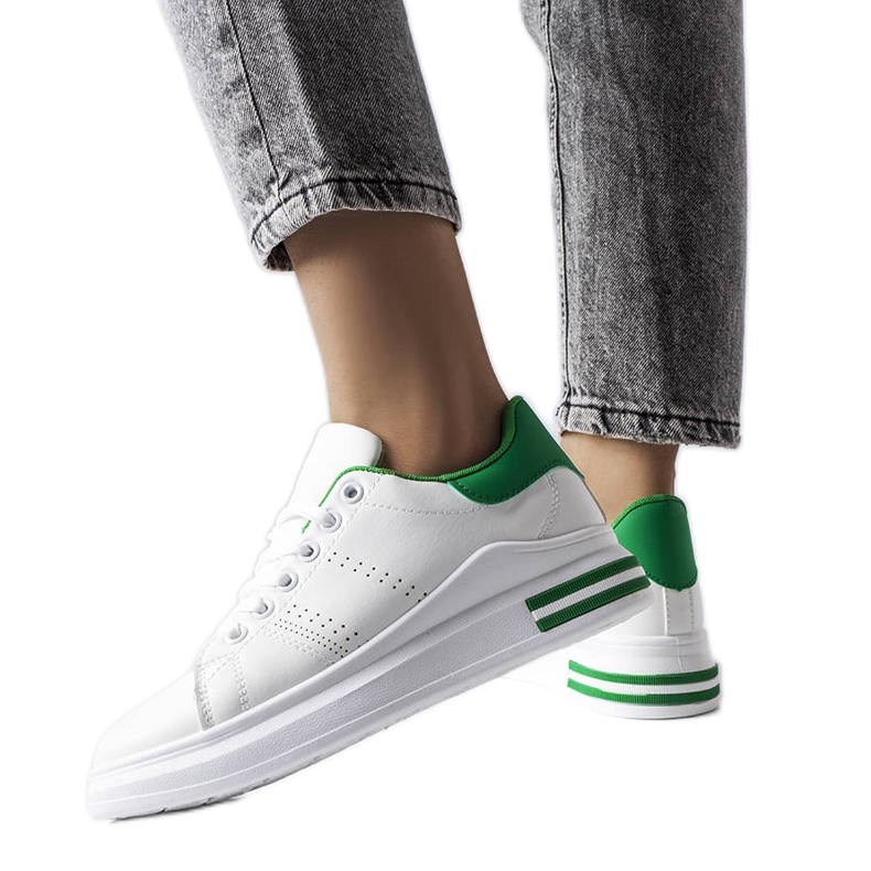 Baskets blanches avec un accent vert de Davisson